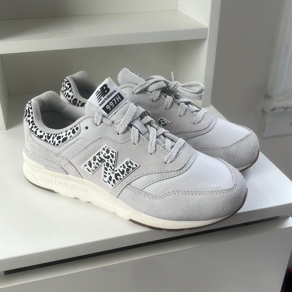 Brand new women’s new balance, sneakers size USA five